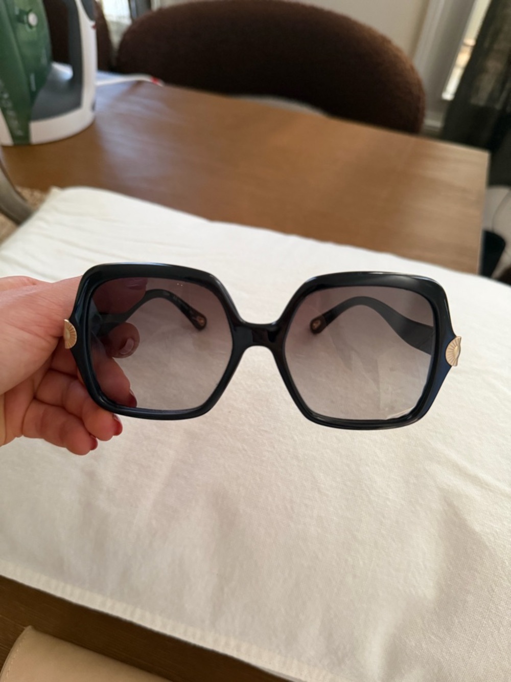 Chloe Black Oversized Square Sunglasses with Tan Case - Picture 9 of 10